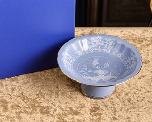 Plateau à fruits en porcelaine rétro classique de luxe sur pied, écologique et personnalisable pour mariages et fêtes - Product Image 1