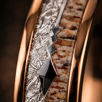 Bague Éternité Unisexe JLM Classique en Acier Inoxydable Plaqué Or Rose avec Double Rainure et Incrustation Bois, Motif Bois de Cerf/Pointe de Flèche, pour Mariage