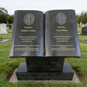 Уникальные надгробные памятники и монументы из черного гранита и мрамора, надгробия из натурального камня в форме книги - Product Image 2