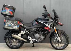รถมอเตอร์ไซค์ TRK251 ระบบระบายความร้อนแบบคู่ขนาน เครื่องยนต์เบนซิน สำหรับการผจญภัย กำลังสูง พร้อมระบบเบรก ABS ใช้งานได้สองโหมด สำหรับทุกสภาพพื้นผิว - Product Image 2