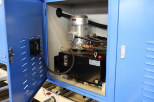 ETERNAL Hochpräzise 10KW/10,5KW/11,5KW CNC Touchscreen-Plattform Nutfräsmaschine für Getriebe-Motorkomponenten Hochgenaue Stahlbearbeitung - Product Image 3