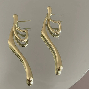 Orecchini a Perno con Linee Metalliche Irregolari e Effetto Rugoso, Gioielli Geometrici Audaci per Donne, Uso Quotidiano, Outfit da Festa, Regalo - Product Image 2