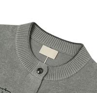 Ensemble pull ample pour homme et jean déchiré au design créatif pour le quotidien