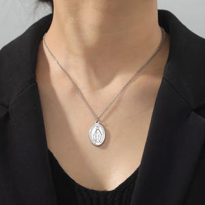 Collier avec pendentif médaille <span class=keywords><strong>de</strong></span> <span class=keywords><strong>la</strong></span> Vierge <span class=keywords><strong>de</strong></span> Guadalupe en acier inoxydable plaqué or 18 carats, bijoux chrétiens catholiques - Product Image 3