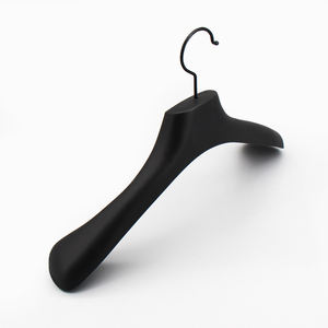 Grucce Nere Opache in Plastica <span class=keywords><strong>per</strong></span> Cappotti e Abiti con Logo Personalizzato, Gruccia <span class=keywords><strong>per</strong></span> Abbigliamento di Marca con Tecnica a Iniezione <span class=keywords><strong>per</strong></span> Guardaroba - Product Image 4