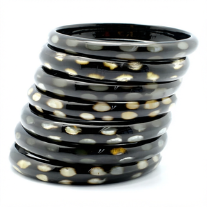 Bracelets en corne naturelle faits à la main, forme ronde noire polie, pour la décoration, fabriqués à la main en Inde - Product Image 1