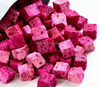 Groothandel Vriesgedroogde Rode Drakenvrucht Blokjes 10x10mm Natuurlijk Zoet Aromatische Pitaya Snacks Bulk FD Gedroogd Fruit