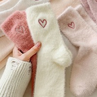 Damen Mid-Tube Crew Socken Herbst Winter Verdickte Nerz Samt Stickerei Anti bakterielle Boden Schlafs ocken Warmer Winter