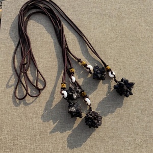 Collier pendentif King Kong noir en gros, bijoux bohèmes élégants, idéal pour la Saint-Valentin, pour hommes et femmes - Product Image 6