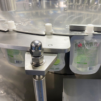 Machine de remplissage de liquide multifonctionnelle pour boissons à confiture Machine d'emballage automatique de bouchage de poche à bec verseur