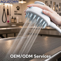 Accessoire de Douche Personnalisable pour Animaux de Compagnie 3-en-1 : Brosse en Silicone pour le Bain, le Démêlage et le Massage, Pulvérisateur pour le Lavage des Chiens