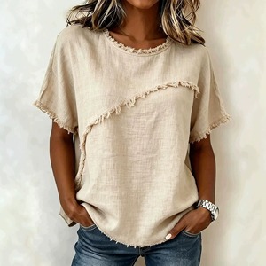 T-shirt bohème en lin pour femme, col rond, manches courtes, coupe ample, franges asymétriques, couleur unie, design simple, surdimensionné - Product Image 1