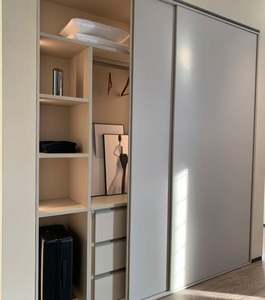 Armoire de chambre à coucher moderne à portes battantes, personnalisée, avec un grand espace de rangement écologique pour villa et vestiaire - Product Image 6