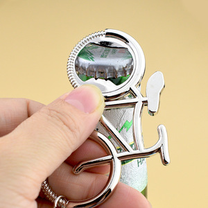 Sáng tạo xe đạp Poker Móc chìa khóa thiết kế tùy chỉnh logo Keychain craftwork kim loại xe đạp xe đạp mở chai Keychain Quà Tặng bán buôn - Product Image 6