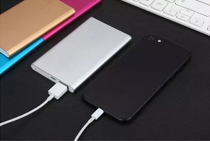 Banque d'alimentation mince 5000mAh téléphone portable <span class=keywords><strong>chargeur</strong></span> Portable Powerbank <span class=keywords><strong>pour</strong></span> cadeau de Promotion <span class=keywords><strong>meilleur</strong></span> Logo personnalisé Powerbank - Product Image 5