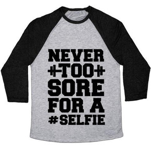 Camiseta de béisbol unisex de mezcla triple Never Too Sore for a Selfie - Product Image 4