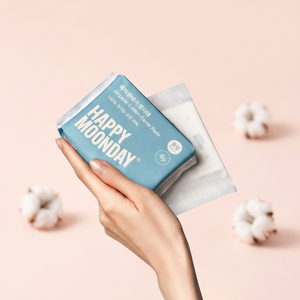 Serviettes hygiéniques bio Happy Moonday, petites, pour usage diurne, avec noyau en coton bio ultra-fin pour une hygiène féminine confortable - Product Image 1
