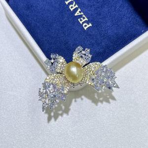 Broche papillon féerique en micro-zircon de qualité 5A Zhenyun, incrustée de perles d'eau douce naturelles, fleur de poitrine, tendance - Product Image 2