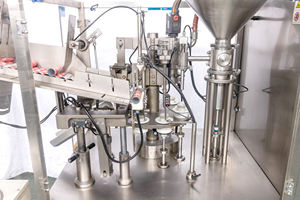 Machines à tubes et à chaleur Bouteilles à pompe Petite quantité Ampoule de liquide Scellage Presion automatique Machine de remplissage semi-automatique - Product Image 4