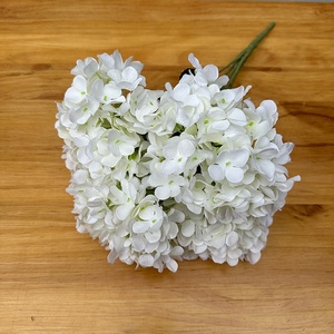 Fiori di Seta per Matrimoni all'Ingrosso, 5 Teste di Ortensia Artificiale Rossa, Rosa e Bianca per Decorazioni Nuziali - Product Image 5