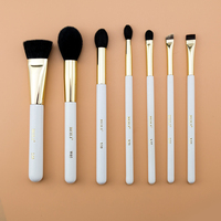 Kit de pinceaux de maquillage cométique professionnel avec manche en bois blanc 7 pièces le plus populaire ensemble de pinceaux de mélange de fard à paupières pour fond de teint en cheveux naturels
