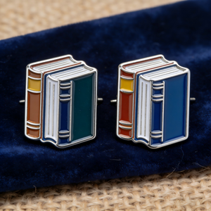 OEM Özel Gökkuşağı Kitap Rozeti Broş SİZ GÜVENLİSİNİZ BEN Komik Metal Moda Harfleri Gururlu Kitapsever Yumuşak Mineli Rozetler - Product Image 3