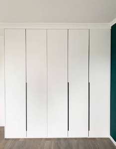 Armoire minimaliste sur mesure, durable et élégante, pour un rangement efficace de la garde-robe - Product Image 2