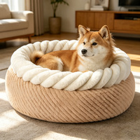 Neues Winter Katzen- & Hundebett: Beruhigendes Donut-Haustierbett aus Plüsch-Kunstfell & Cord mit Rutschfester Unterseite und Höhlendesign