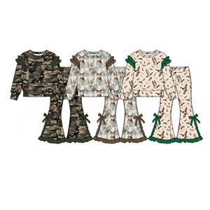 Pre-orden: Conjunto de 2 piezas para niñas, camisa con volantes y pantalones acampanados, camuflaje de patos mallard, temporada de caza, ropa para hermanas. - Product Image 1