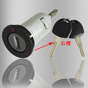 ชุดกุญแจล็อคสตาร์ทรถยนต์ รุ่น OB246D3 ช่องขวา สำหรับรถโอเปิ้ล อะไหล่ยานยนต์ พร้อมกุญแจ 2 ดอก สีดำ ทำจากโลหะผสมสังกะสีและทองแดง - Product Image 1