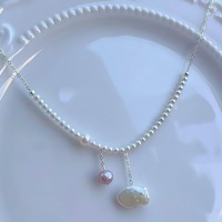 Collier élégant et sophistiqué avec perles, étoiles et lunes, pendentif à pompon, collier ras du cou superposé unique et personnalisé