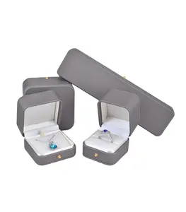 กล่องเครื่องประดับกำมะหยี่บรรจุภัณฑ์หรูหรากล่องแหวนแบบเปิดคู่กล่องของขวัญเครื่องประดับมุกสีน้ำตาล