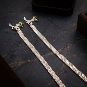 Chevillères tendance en argent pour femmes avec serti circulaire et design Payal - Product Image 2