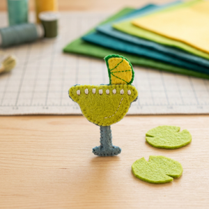 Margarita de fieltro de lana cosida a mano, de 10 cm, para juguete educativo: Comercio justo y hecho a mano de forma ética - Product Image 5