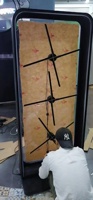 1x3 Hauteur humaine Multi Splicing 3D Hologramme Vitrine 3d Publicité Led Affichage 3D Holographique Vidéo Mur 3D Hologramme Led Fan