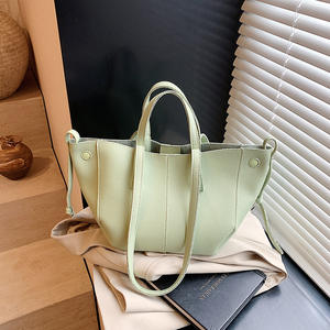 Nouveau Sac Fourre-tout Femme en Cuir PU Tendance, Sac à Bandoulière Hobo Surdimensionné de Haute Qualité avec Pompon, Sacs Fourre-tout Haut de Gamme pour Femmes - Product Image 6