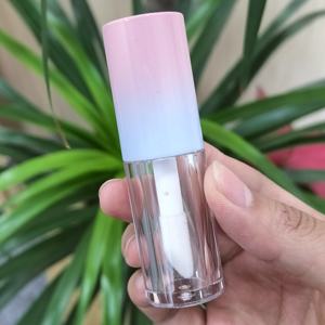 Tubo de bálsamo labial de plástico y botella de brillo de labios con tapa de rosca bonita personalizada transparente de 4ml y respetuosa con el medio ambiente, superventas al por mayor - Product Image 1
