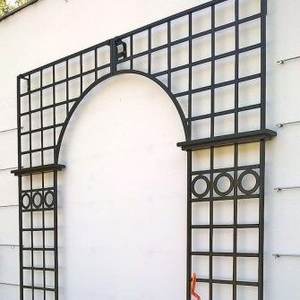 Arbre de jardin en fer forgé à la main avec structure de pergola intégrée, design en fer forgé personnalisé pour les plantes grimpantes - Product Image 2