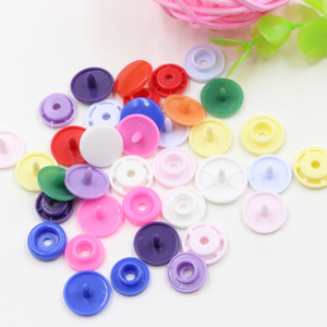 Boutons pression en plastique POM/PP 12mm avec tige Sacs transparents Décoration perlée Technique de placage Catégorie de produit Boutons - Product Image 1