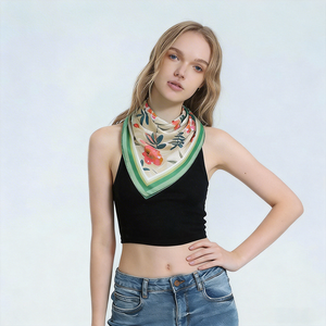 Pañuelo Cuadrado de Poliéster de 70x70cm, Pañuelo Antiarrugas de Secado Rápido, Pañuelo para el Cabello con Estampado Vívido, Pañuelo para el Cuello para Viajes y Uso Diario, Venta al por Mayor - Product Image 1