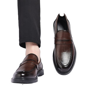 รองเท้าโลฟเฟอร์ผู้ชาย QLFashion สไตล์ลำลองแบบธุรกิจ ดีไซน์ย้อนยุค ตกแต่งกระดุมแบบโปร่ง  หนังรีเจเนอเรต  รุ่น Numeris Designer Shoes - Product Image 1