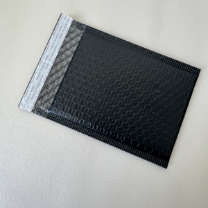 <span class=keywords><strong>Buste</strong></span> Imbottite in Polietilene Nero Opaco con Logo Personalizzato, <span class=keywords><strong>Buste</strong></span> Ecologiche con <span class=keywords><strong>Bolle</strong></span> d'<span class=keywords><strong>Aria</strong></span> per Spedizioni, <span class=keywords><strong>Buste</strong></span> Postali Imbottite - Product Image 2