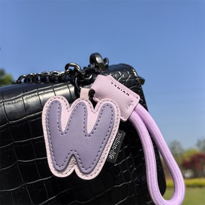 Accesorios para <span class=keywords><strong>bolsos</strong></span>, bolso relleno de PU, dijes para amigos, amantes, regalos de letras escolares, cuerda de nailon, llavero colgante de decoración de PU - Product Image 4