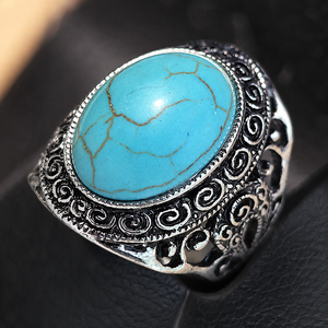Anello Vintage con Fiori Intagliati, Anello Statement in Stile Retrò per Donne, Accessorio da Dito in Stile Verde - Product Image 5