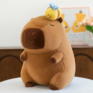 Peluches de Capibara con Temática de Fútbol - Muñecos de Peluche con Jersey a Cuadros Rojos y Blancos y Gorra de Fútbol con Relleno de Algodón PP - Product Image 2