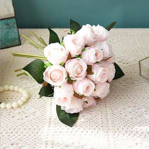 Roses rouges 18 têtes <span class=keywords><strong>Bouquet</strong></span> <span class=keywords><strong>de</strong></span> <span class=keywords><strong>mariée</strong></span> à tenir à la main Fleurs artificielles <span class=keywords><strong>en</strong></span> rose pour la décoration <span class=keywords><strong>de</strong></span> mariage à domicile - Product Image 5