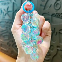 Porte-clés en acrylique irisé en forme de grappe de raisins, breloque de sac mignonne en perles de cristal, porte-clés de voiture créatif, vente en gros