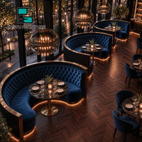 Tables de restaurant avec banquette incurvée capitonnée et chaises en velours bleu marine – Projet personnalisable OEM/ODM pour fabricants