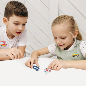 Épingles en PVC écologiques en gros, forme personnalisée, animaux, dessins animés, voitures, avions, badges en caoutchouc, vente promotionnelle - Product Image 3