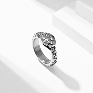 Anillo de Serpiente de Acero Inoxidable Chapado en Oro de 18K para Hombre y <span class=keywords><strong>Mujer</strong></span>, Estilo Punk Gótico, Anillo de Motero con Diseño de Animal, Joyería Resistente al Deslustre - Product Image 5